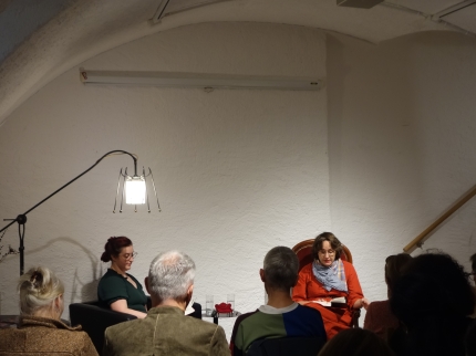 Sofalesungen 2024 mit Tanja Miljanović, Moderation: Alice Weniger