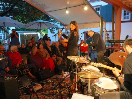 SAMBORSKI, Bühne Kulturtreppe im Hof MUKS Museum Kultur und Spiel