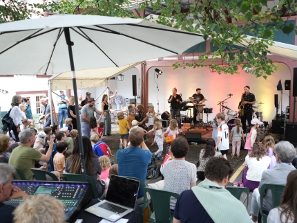 Äl Jawala, Bühne Kulturtreppe im Hof MUKS Museum Kultur und Spiel