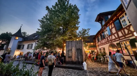 Hof des MUKS in Abendstimmung