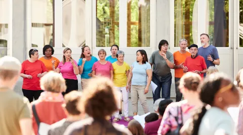offenes Singen auf dem Dorfplatz Riehen