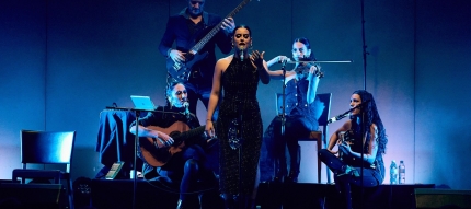 Flamenco-Performerinnen auf der Bühne